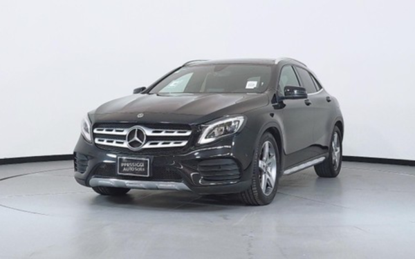 Mercedes  GLA 200